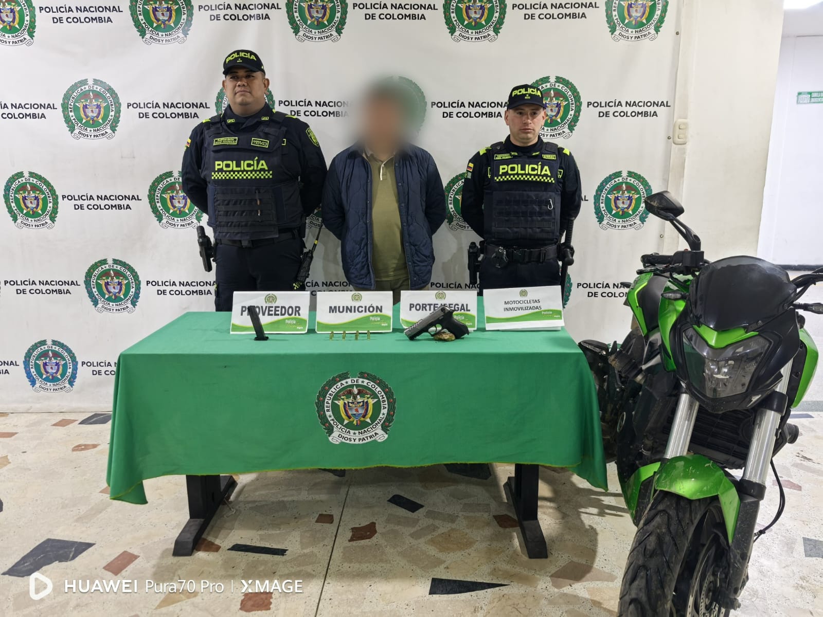 Sujeto en moto amenazó y disparó contra conductor por un bus mal parqueado