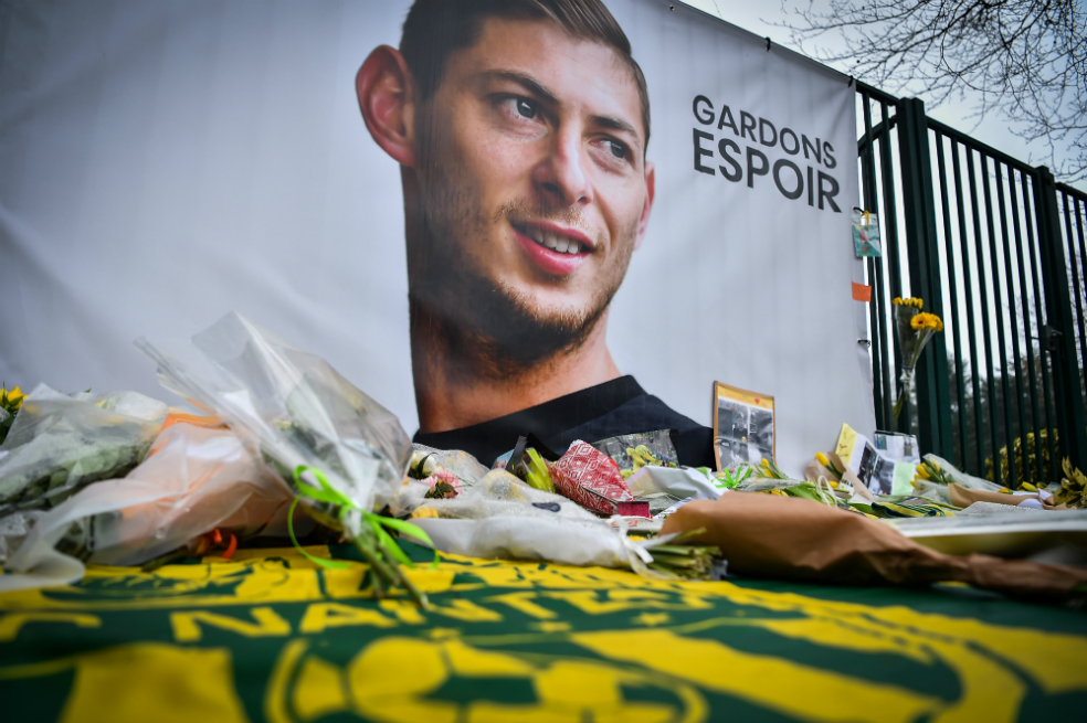 La familia de Emiliano Sala reanudó la búsqueda gracias al dinero recogido en Internet