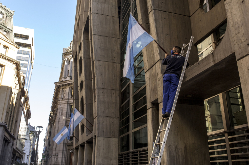 Argentina extiende plazo un mes ante parálisis en conversaciones