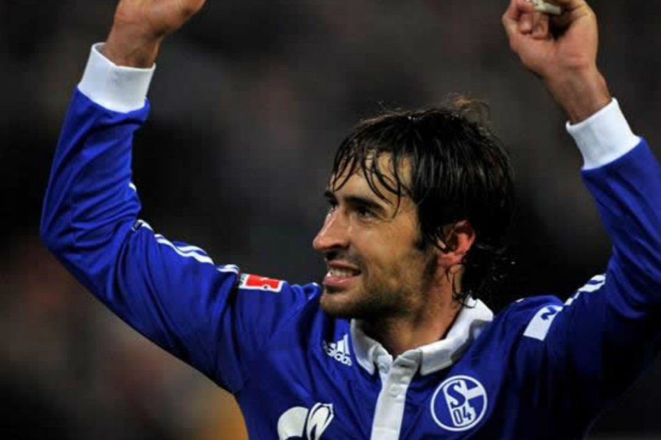 Raúl González anuncia su retiro del fútbol