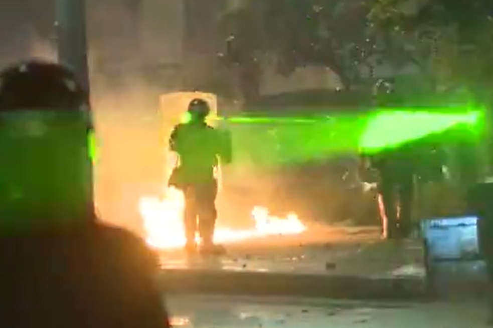 Investigan quiénes eran los jóvenes con machetes en disturbios en Suba