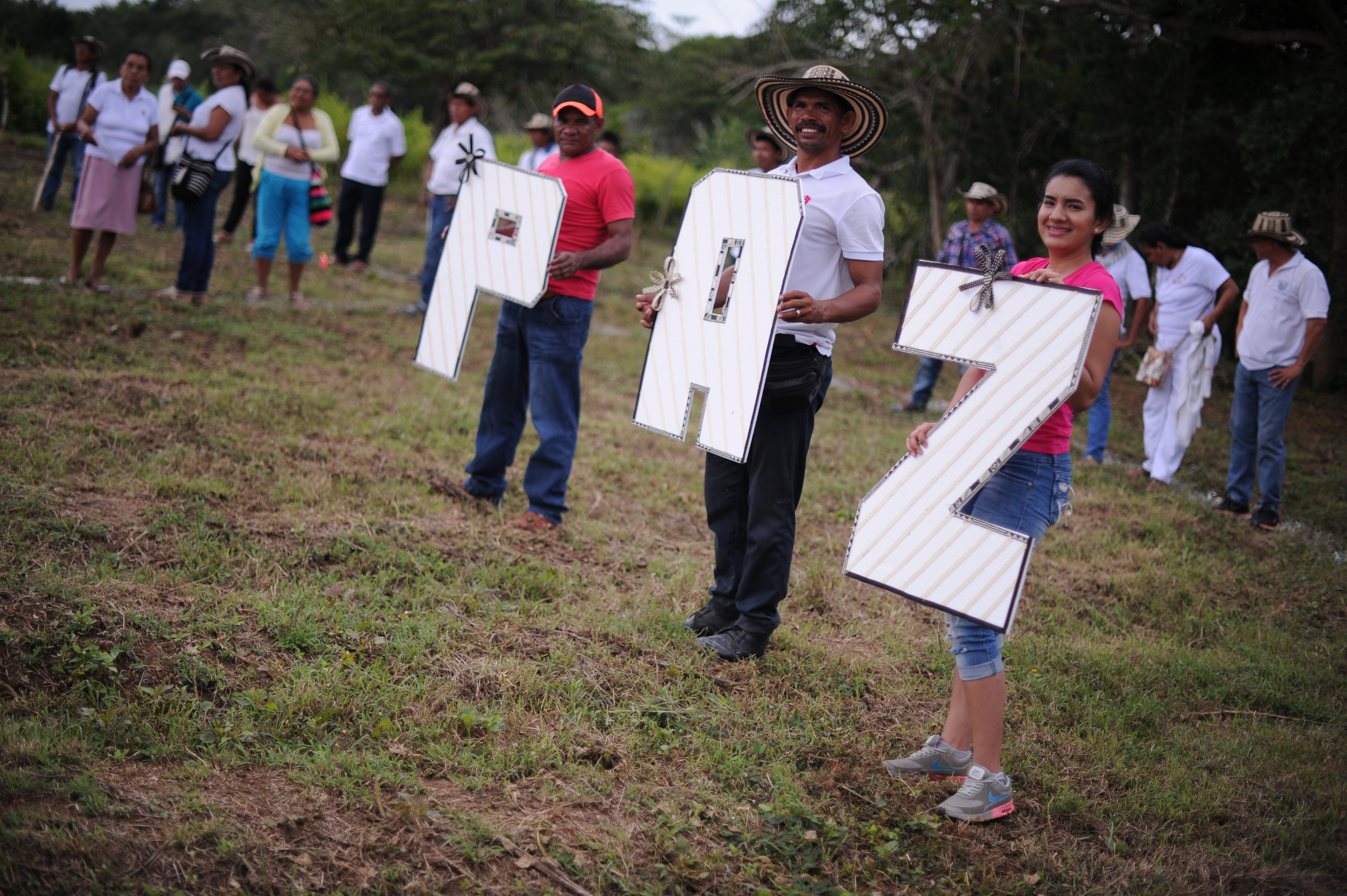 Acto en el que adultos, jóvenes y niños dialogaron, cantaron, pintaron y escribieron sobre lo sucedido en los Montes de María, evento realizado en el municipio de San Antonio de Palmito, Sucre.