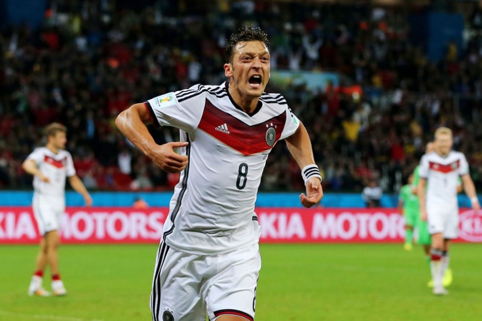 Ozil sufre rotura de los ligamentos cruzados de la rodilla izquierda