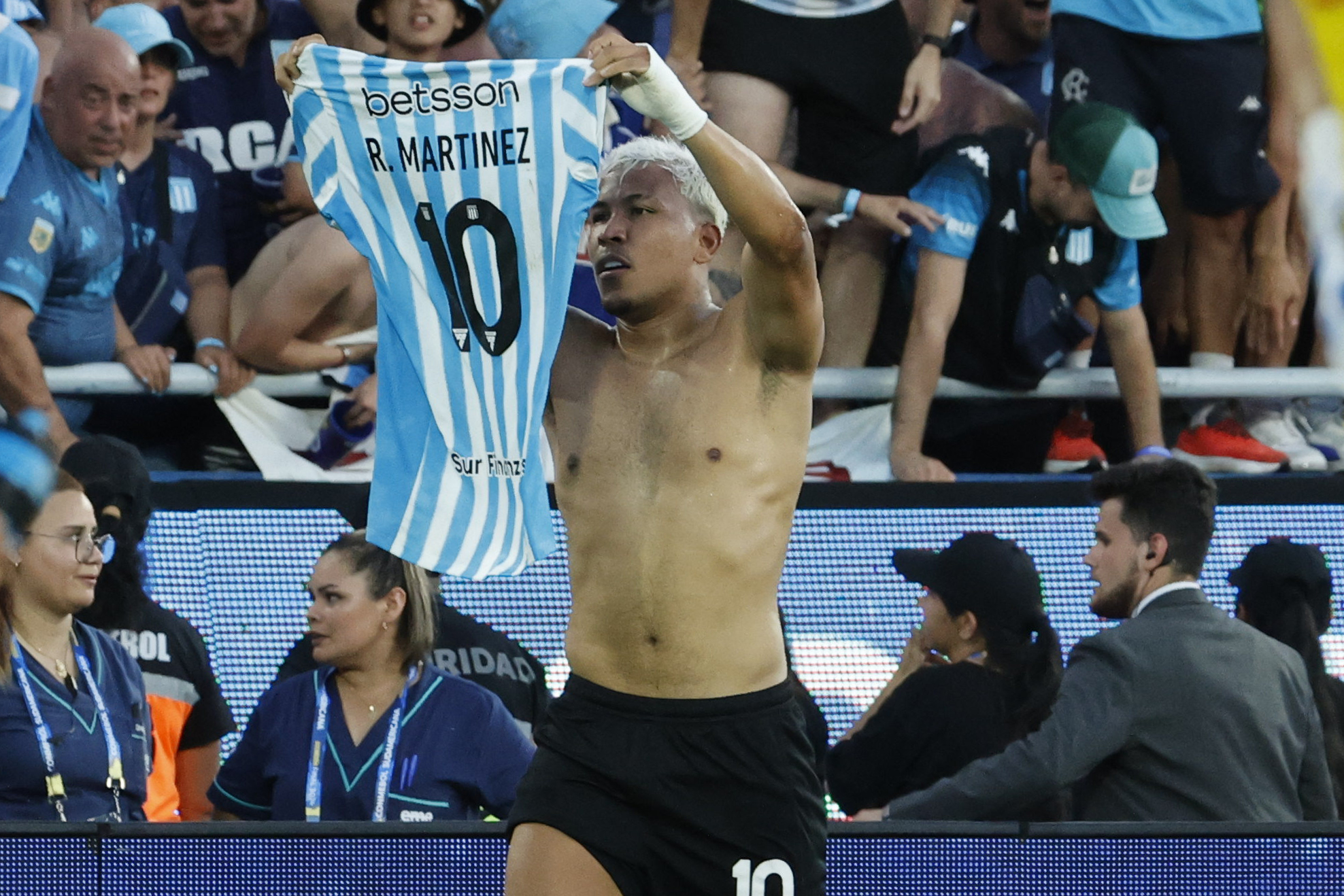 Róger Martínez no renovó con Racing y seguirá su carrera en destino exótico