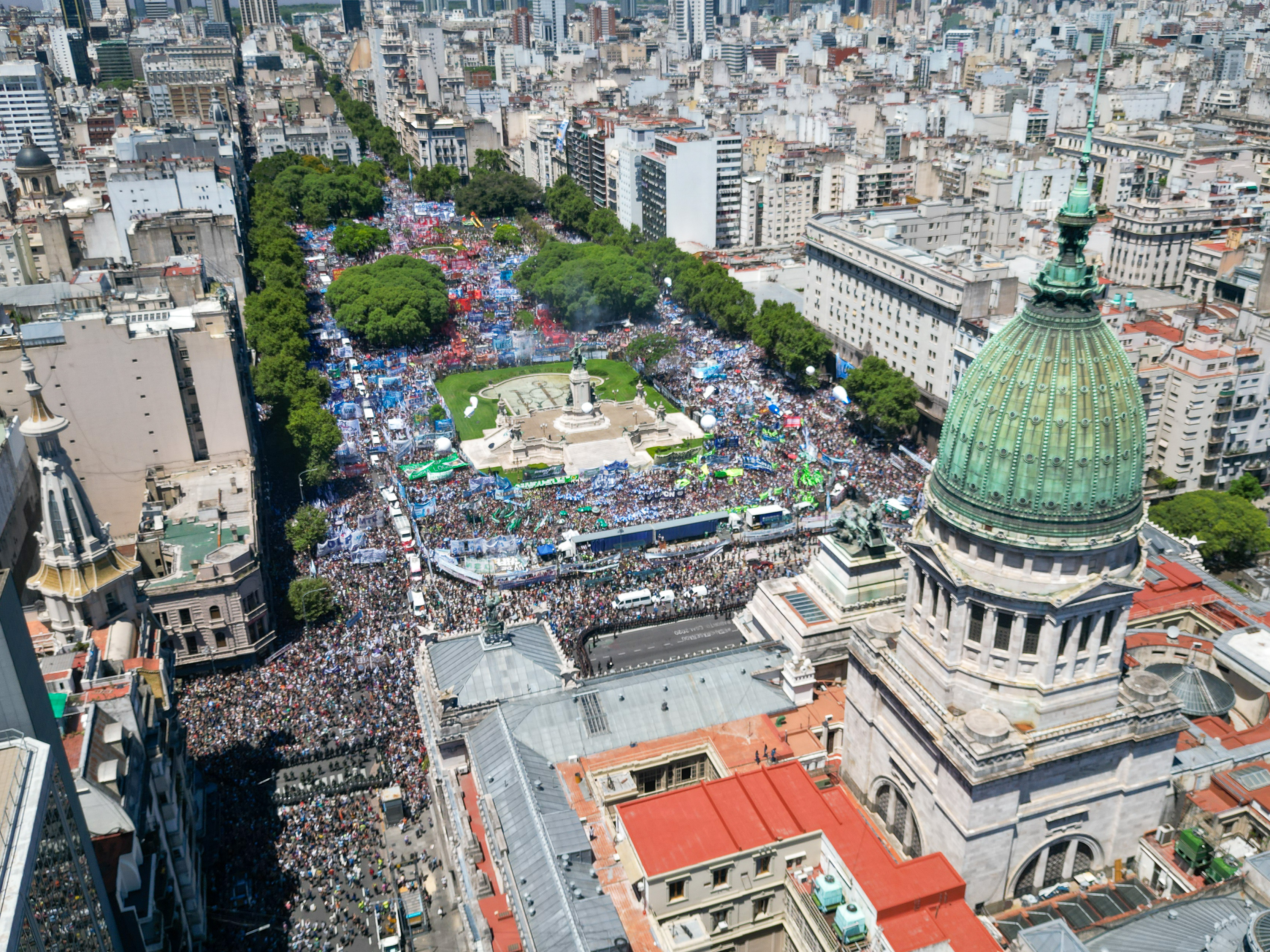 Los sindicatos hacen frente a Milei con casi 60.000 manifestantes en las calles