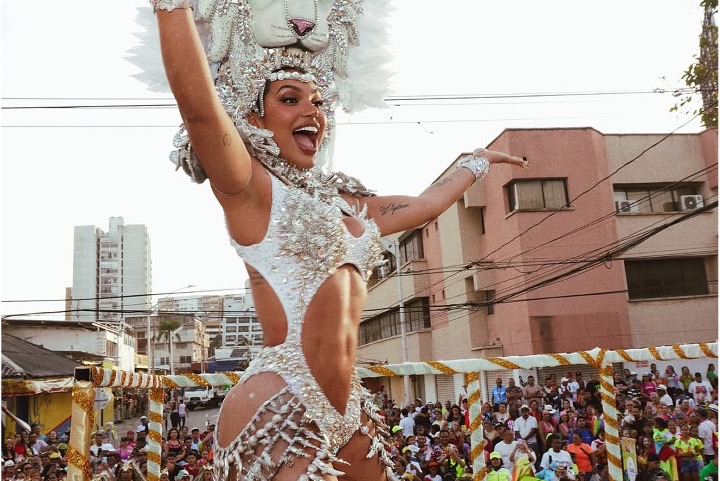 Andrea Valdiri volvió al Carnaval y fue captada con quien sería su novio. Imágenes