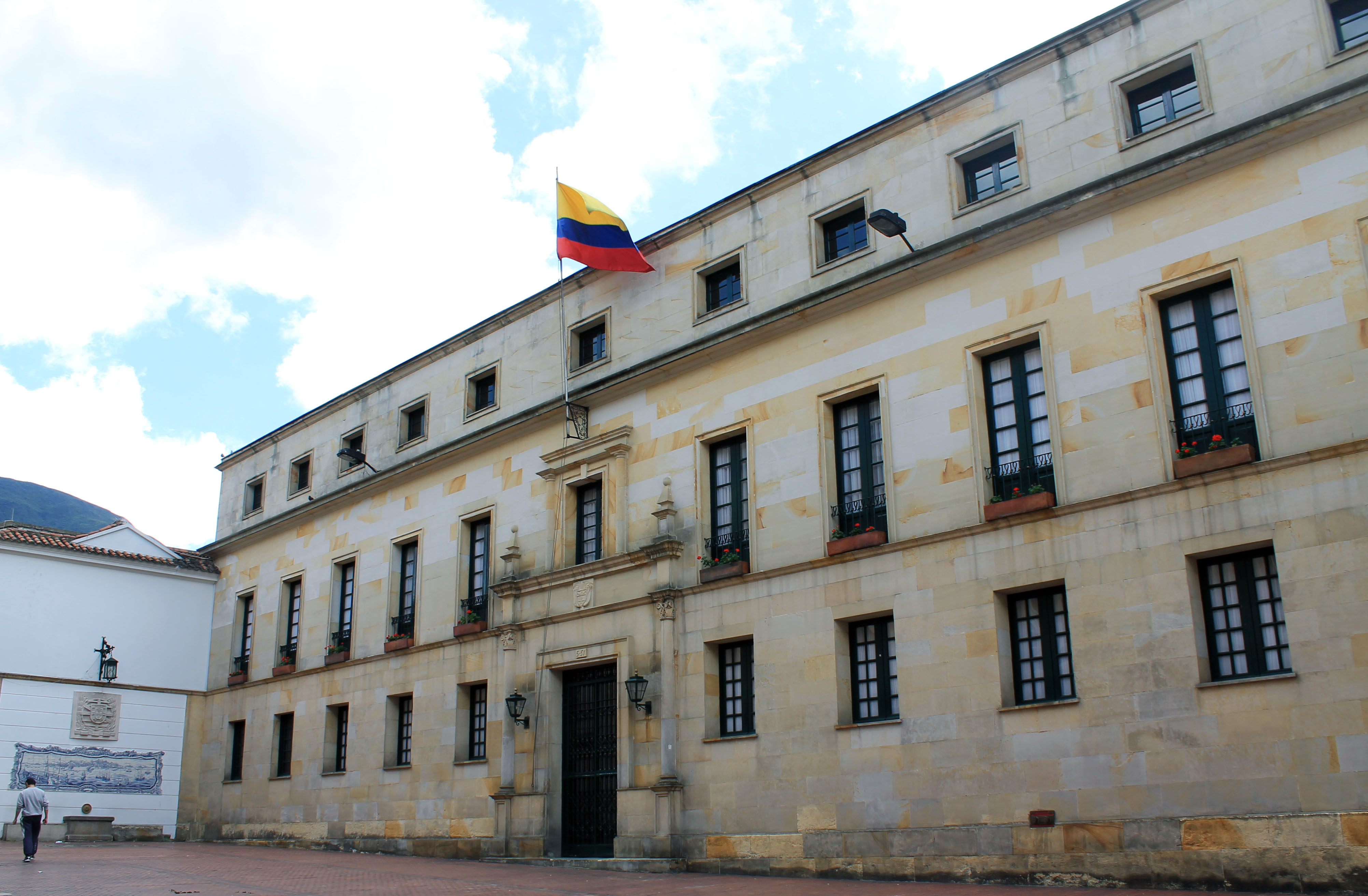 Fiscalía inicia investigación sobre la muerte del vigilante del edificio de la Cancillería