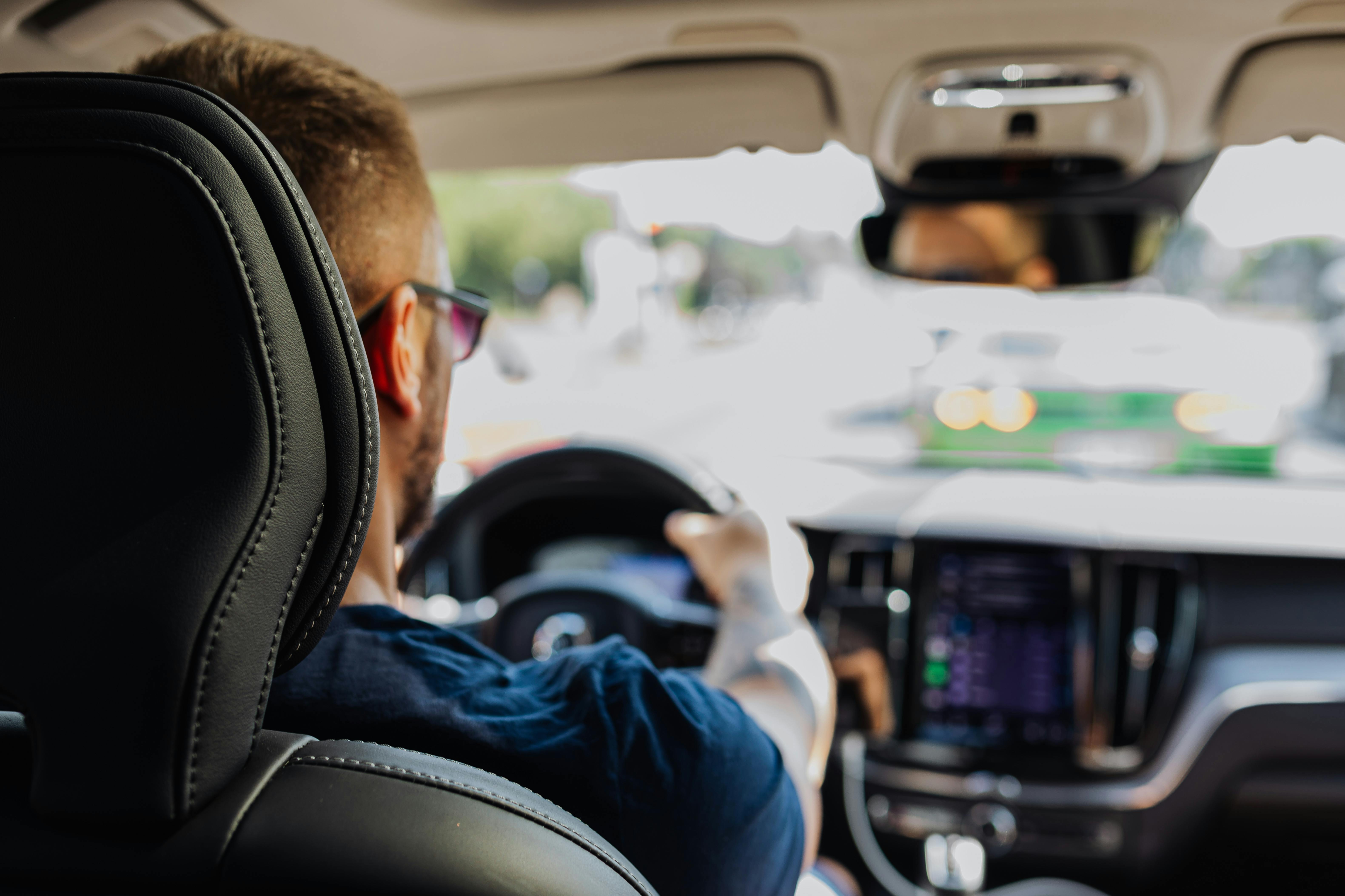 Los daños que puede sufrir su carro por pasar resaltos a alta velocidad