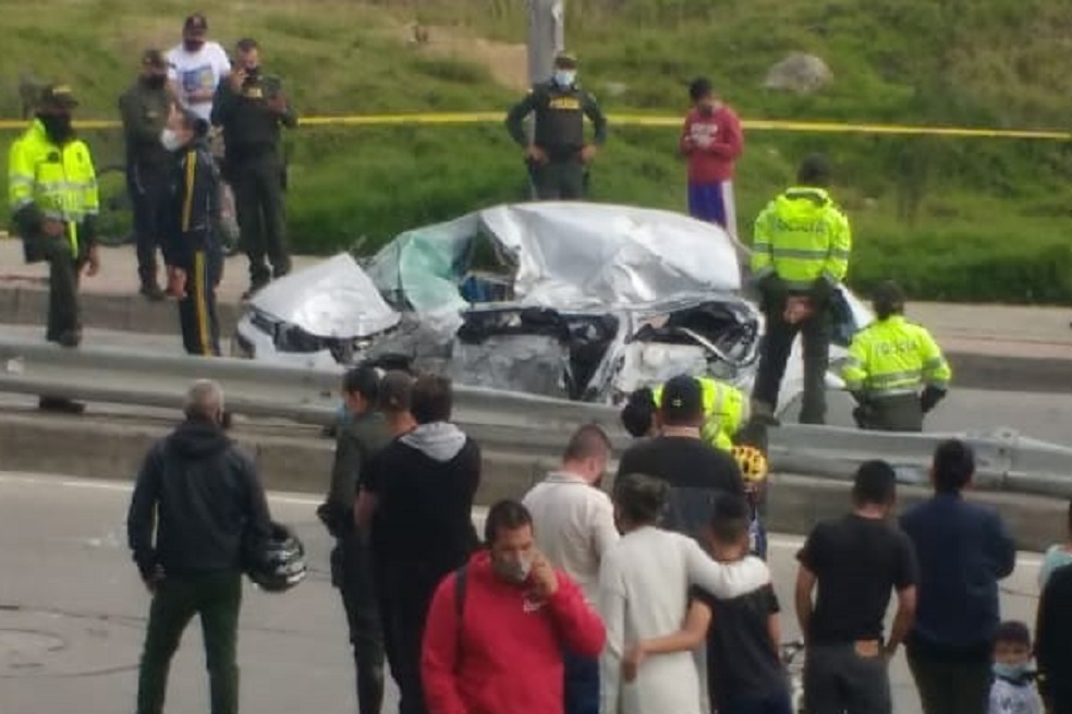 Murió otro de los niños que iba en carro familiar aplastado por camión en Bogotá