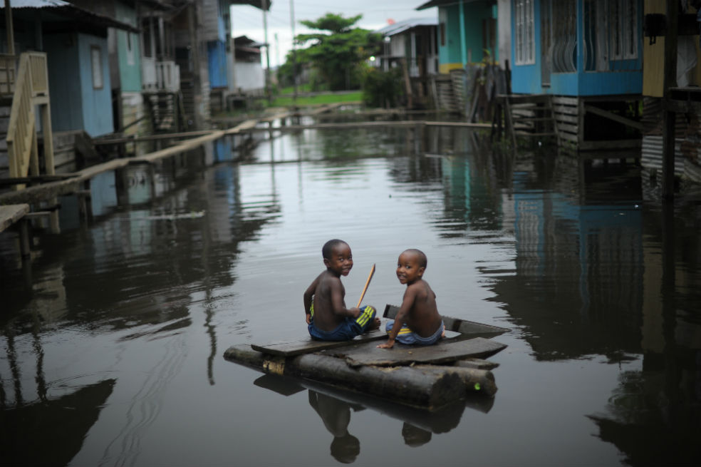 La escuela que recorre el río Atrato