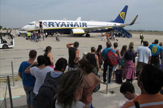 Reglas de etiqueta para viajar en aviones llenos