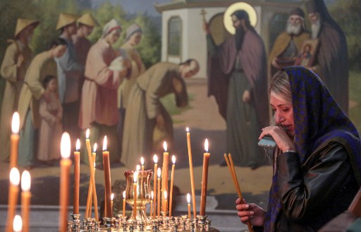 Crimea rinde homenaje a sus muertos dos días después de la matanza en el liceo