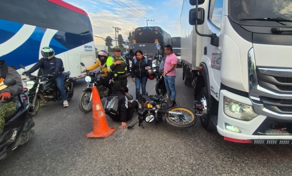 Movilidad hoy, viernes 1 de agosto: taxi varado genera congestión en la Av. NQS