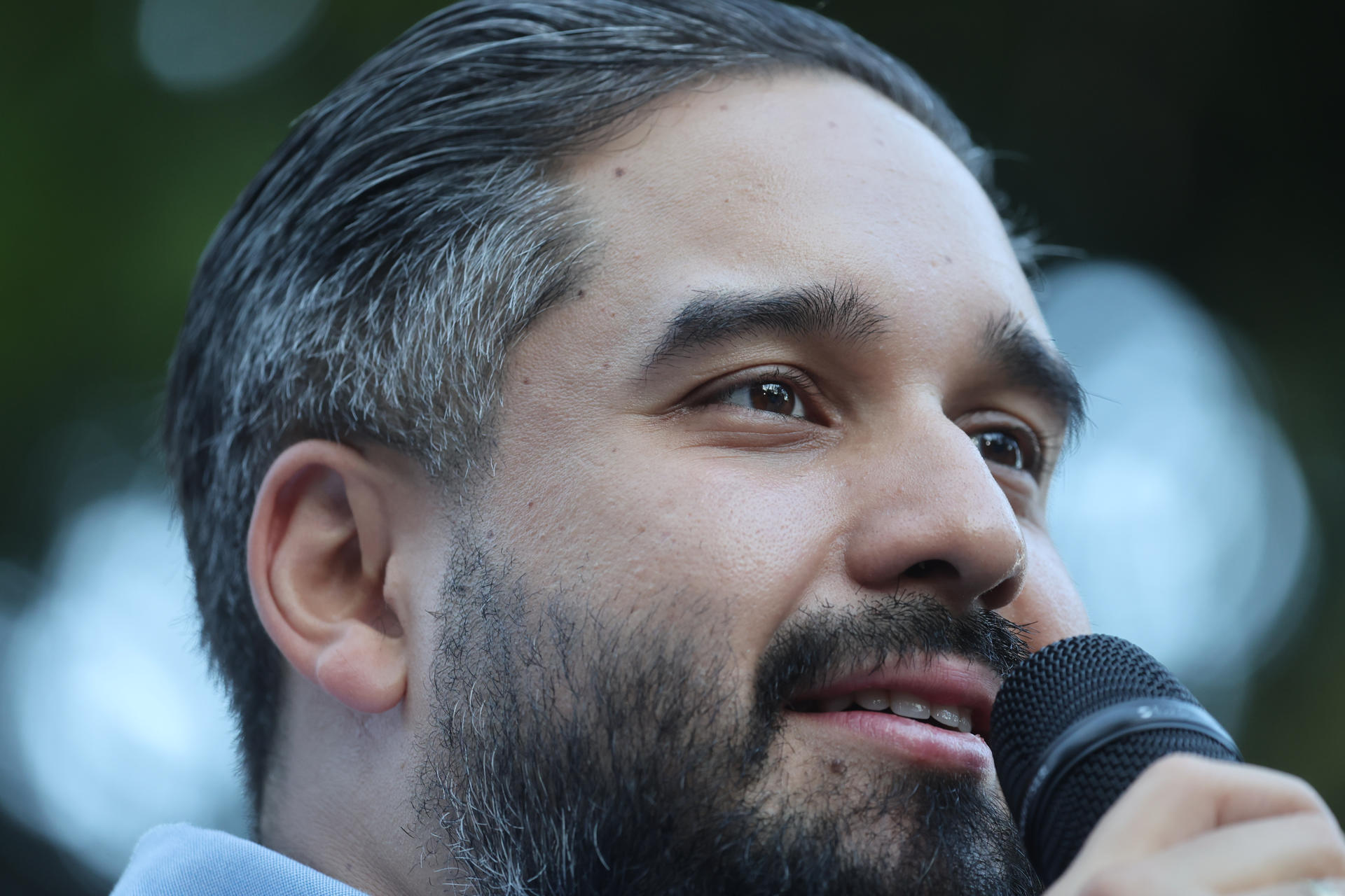 Más detalles de los días en prisión de Nicolás Maduro: lee la Biblia y sigue al Barcelona