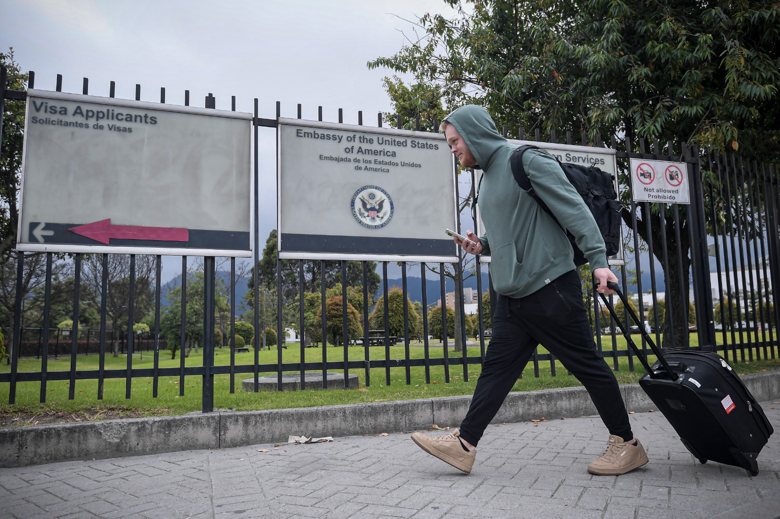 Empresarios, deportistas, estudiantes y turistas vieron frustrada su aspiración de llegar a los Estados Unidos.