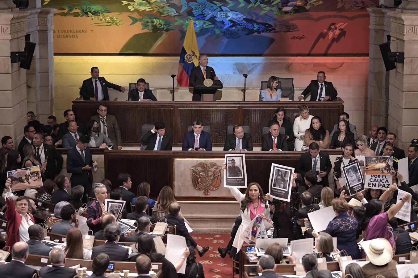 “Mentiroso, mentiroso, mentiroso”: nueva bancada oficialista grita a Duque