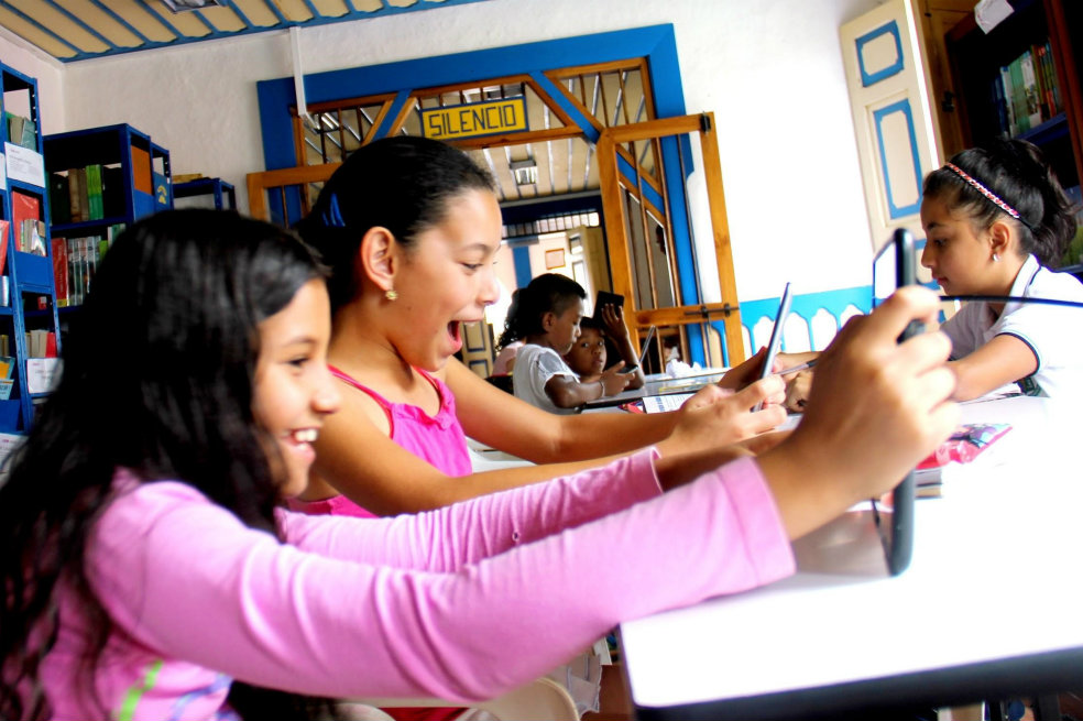 Bill Gates impulsará transformación tecnológica en bibliotecas colombianas