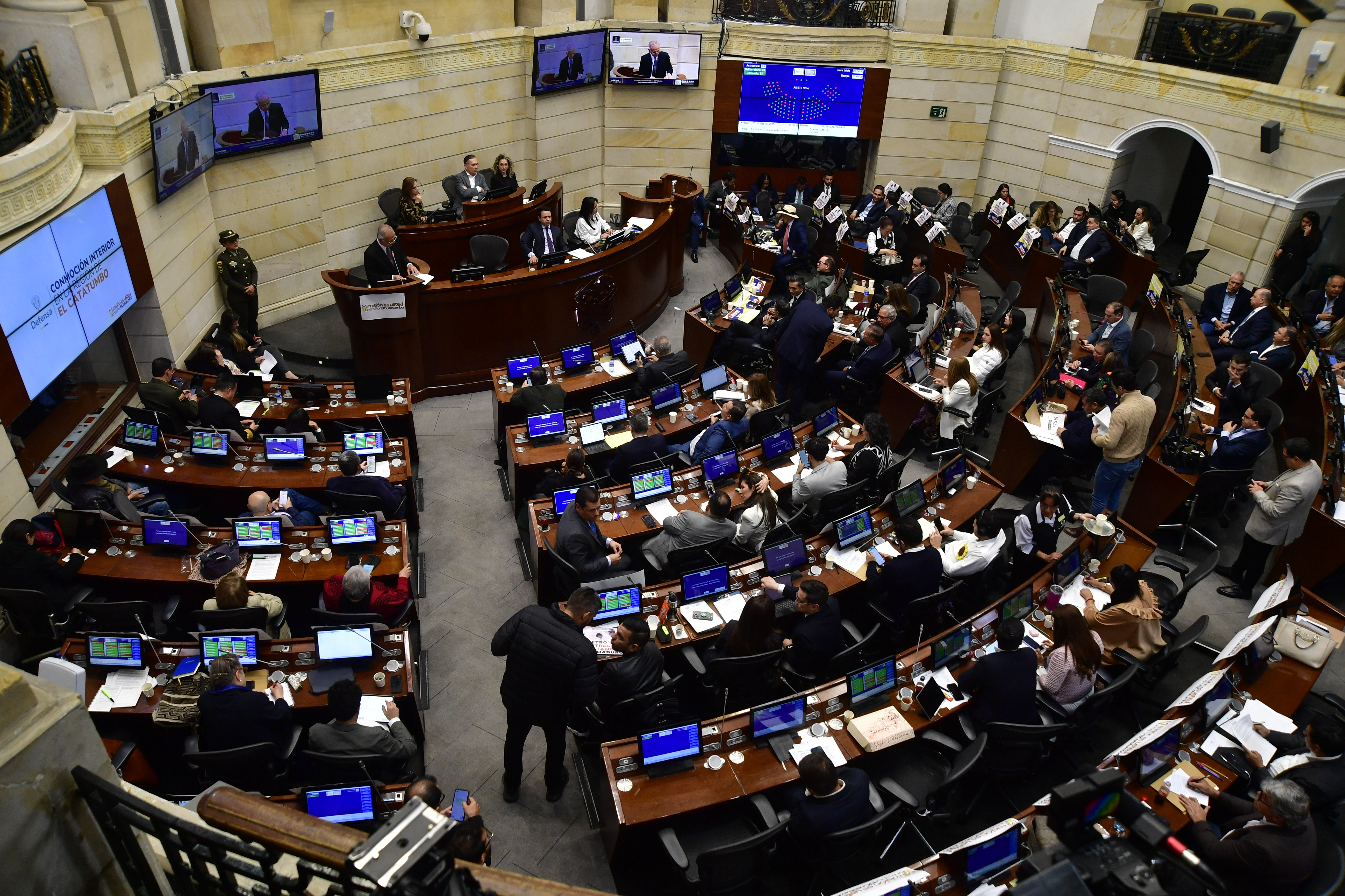 Pacto Histórico critica demoras en discusión para reducir salarios de congresistas