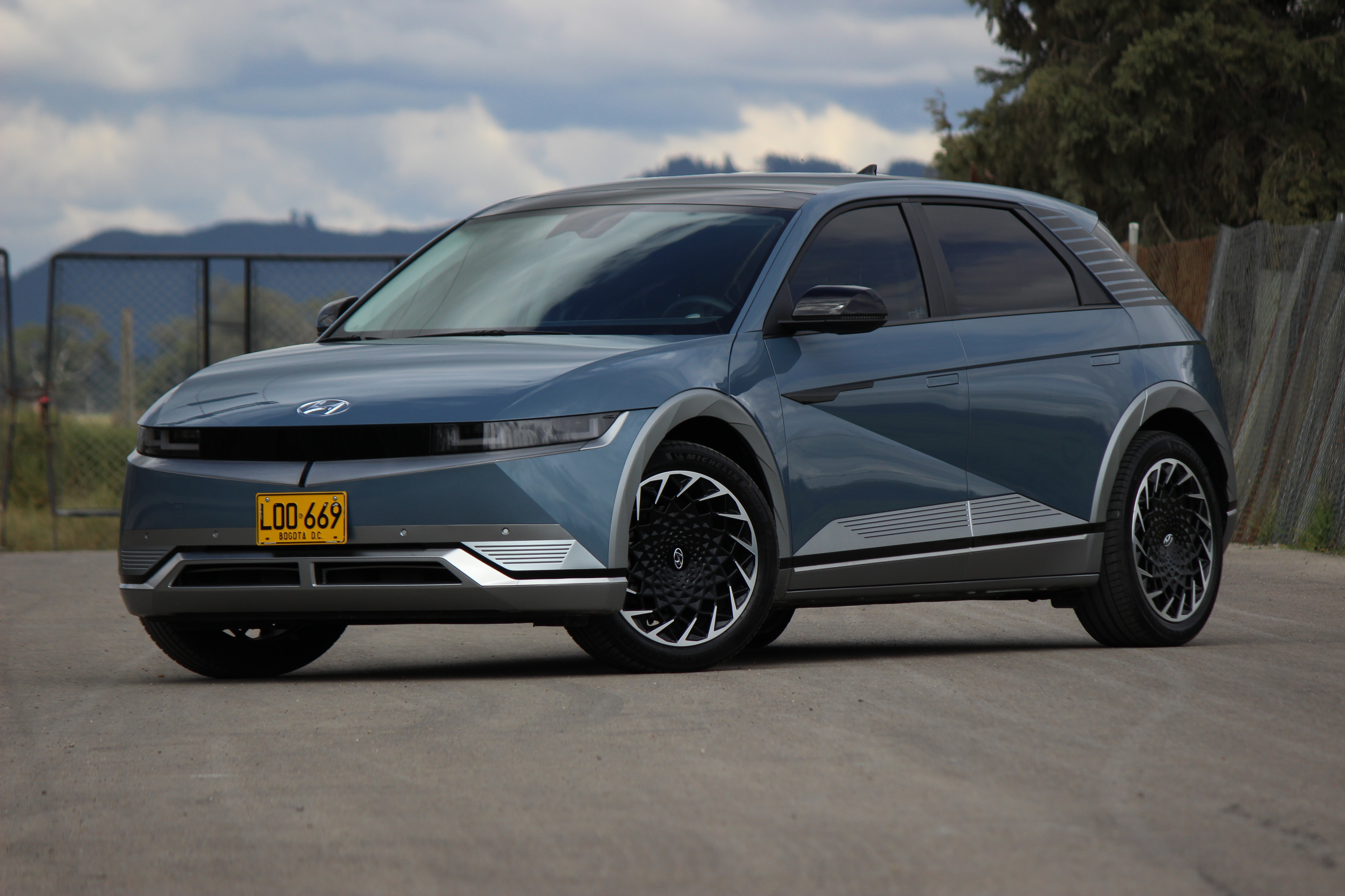 Ioniq 5 cuenta con frenos delanteros y traseros de disco.