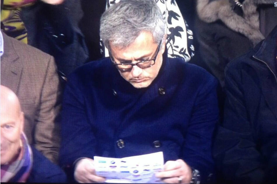 Mourinho estuvo atento observando el partido Colombia vs. Bélgica