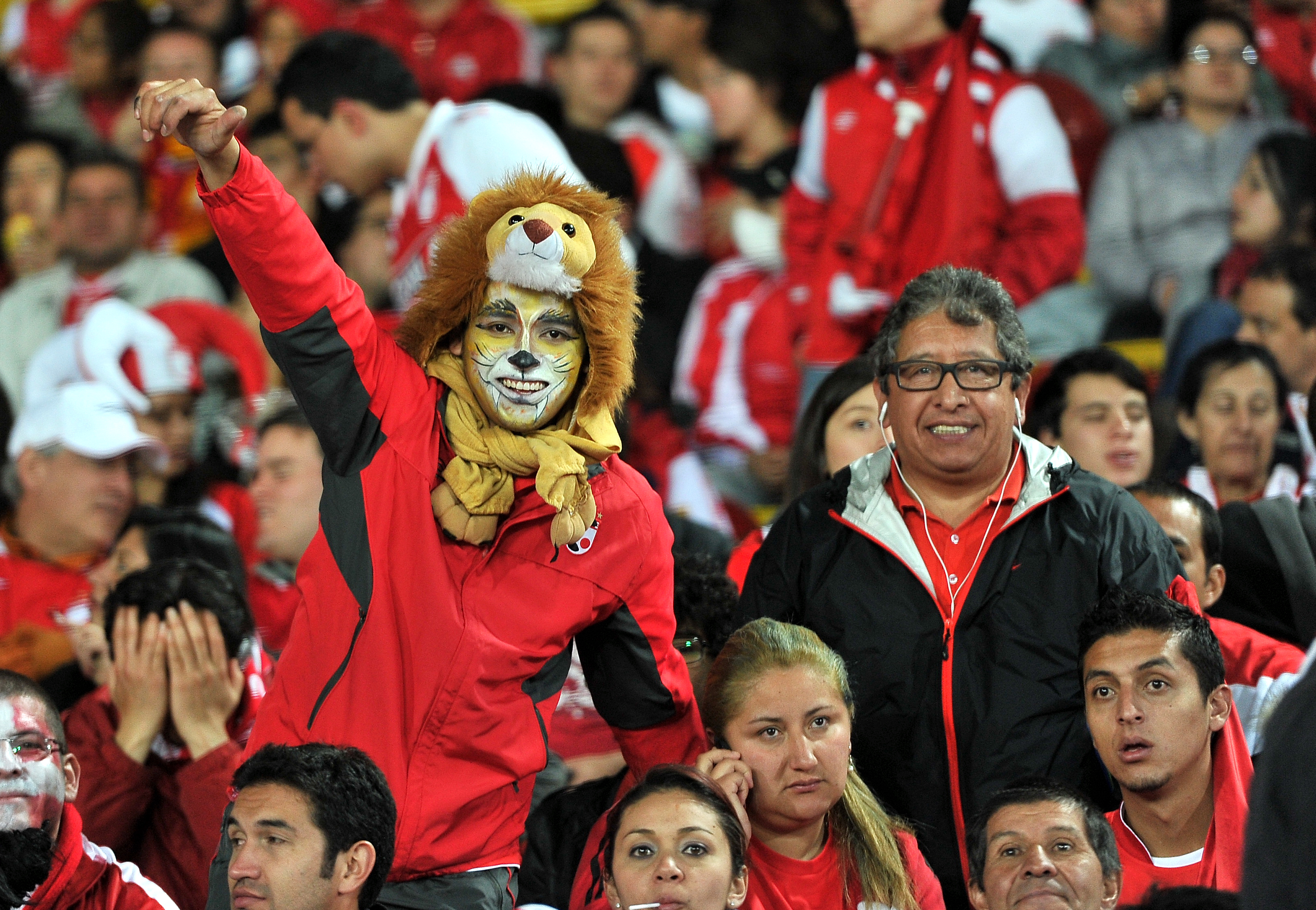 Hinchas y jugadores del conjunto cardenal celebraron hace una década la obtención de un título de Liga después de 37 años.
