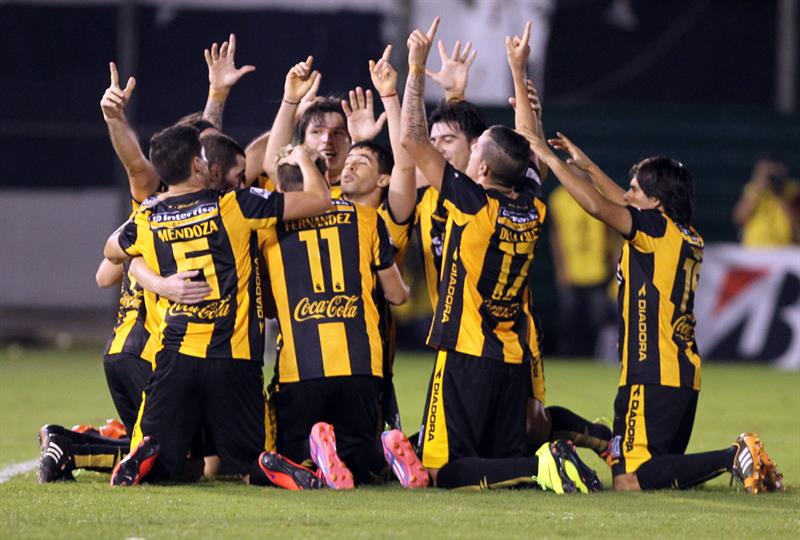 Guaraní eliminó a Racing y jugará ante River en semifinales de Libertadores