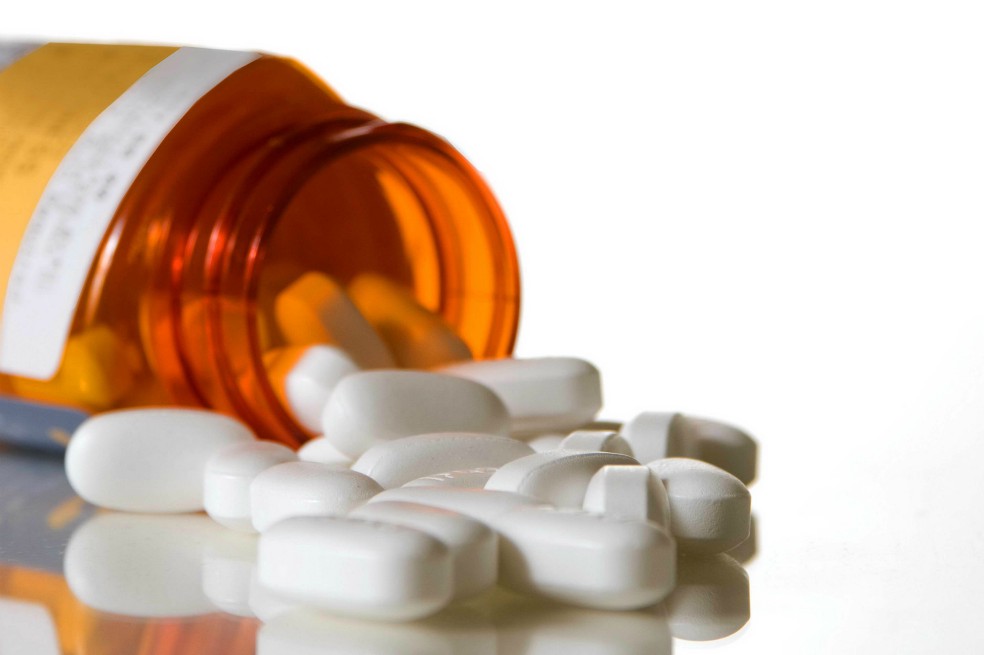 Con ponqué “celebran” 3 años de la batalla por bajar los precios de fármacos para la hepatitis C