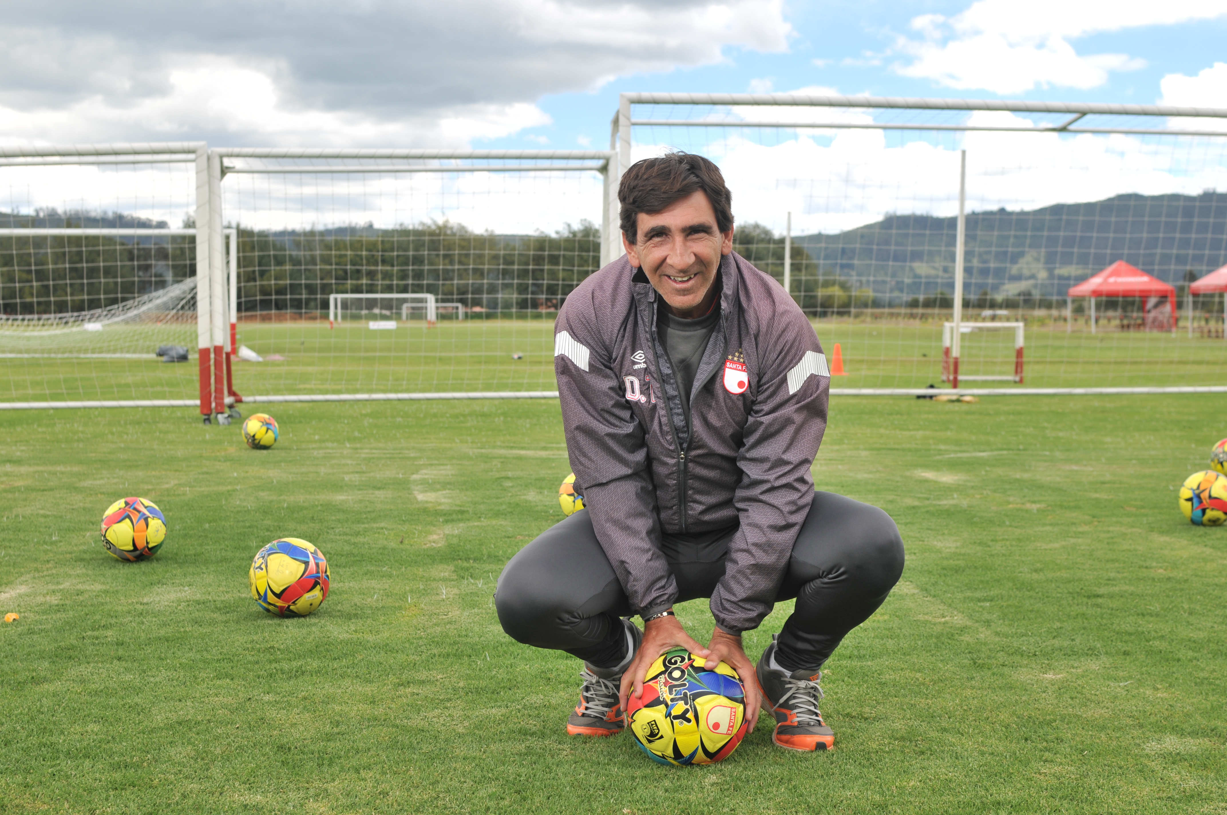 Exfutbolista y técnico argentino que dirige a Santa Fe, durante un entrenamiento.