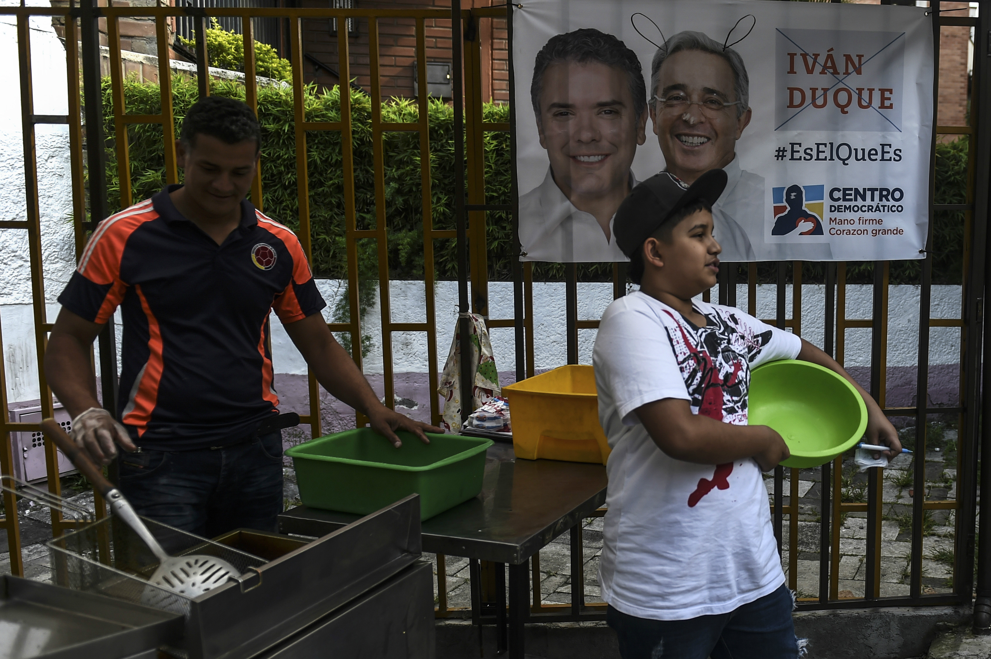 Colombia: una derecha decidida a recobrar el poder con promesa de cambio