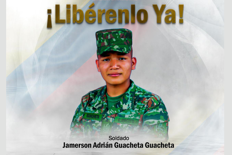 El uniformado, según ha dicho el Ejército, se movilizaba en un vehículo tipo chiva en horas de la madrugada, cuando fue interceptado por hombres armados.