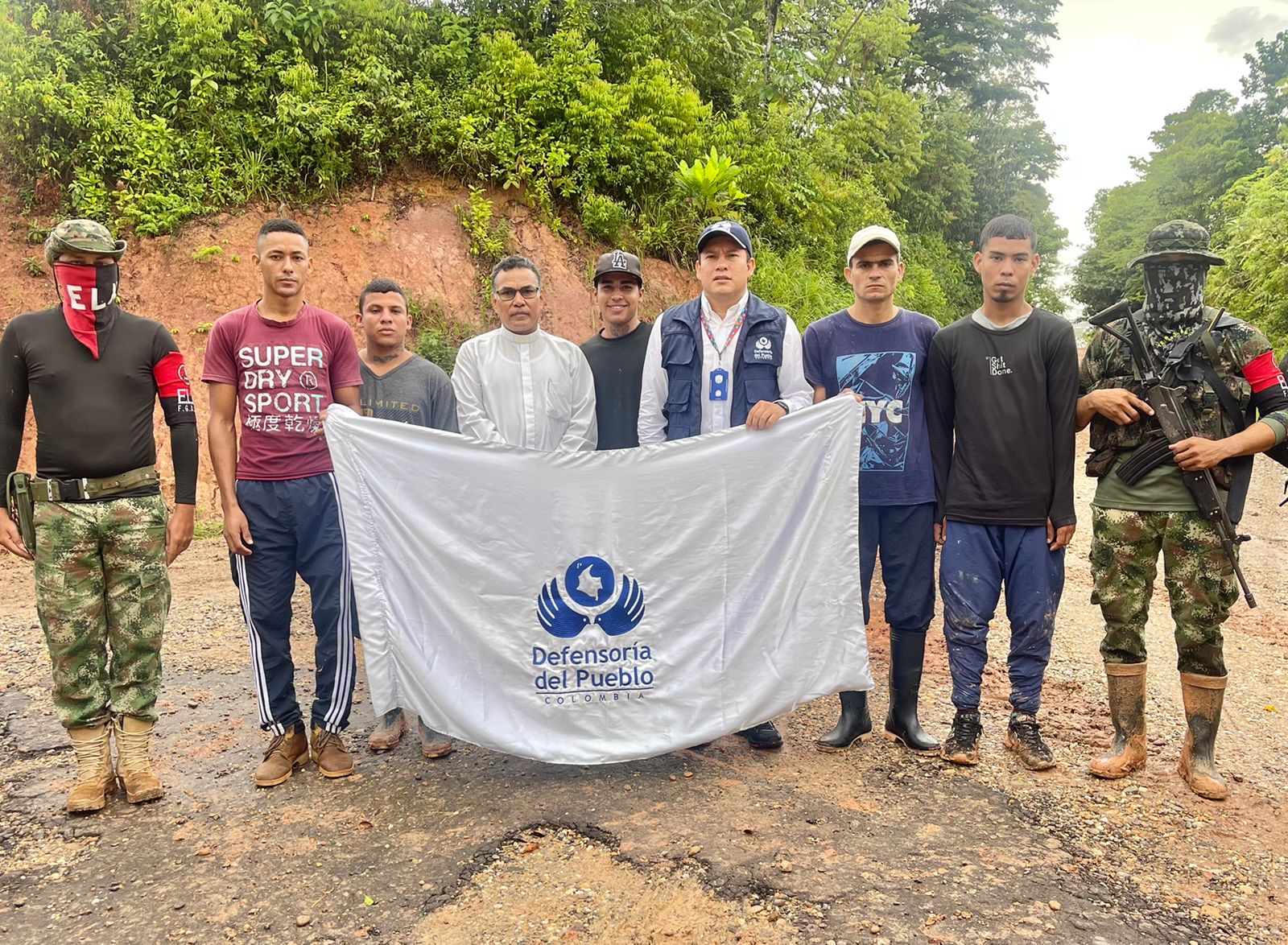 ELN liberó a los cinco pescadores que fueron secuestrados en el Magdalena Medio