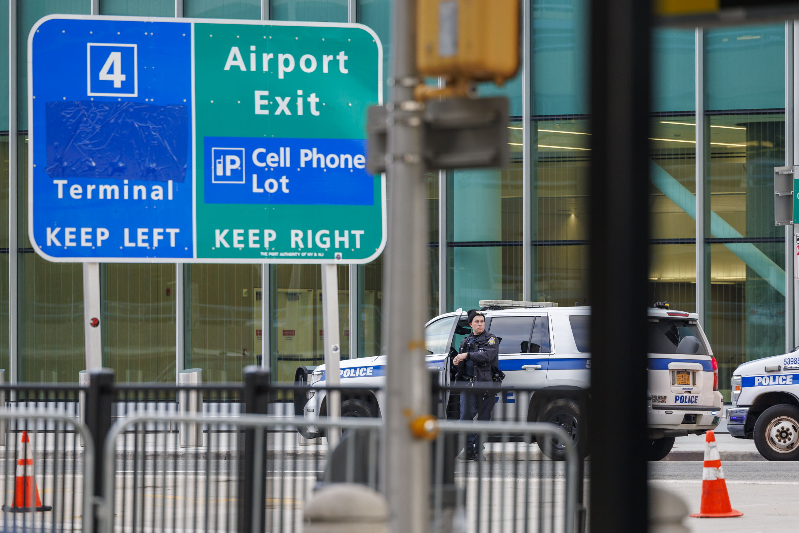 Avión aterrizó de emergencia en Nueva York porque su piloto murió en pleno vuelo