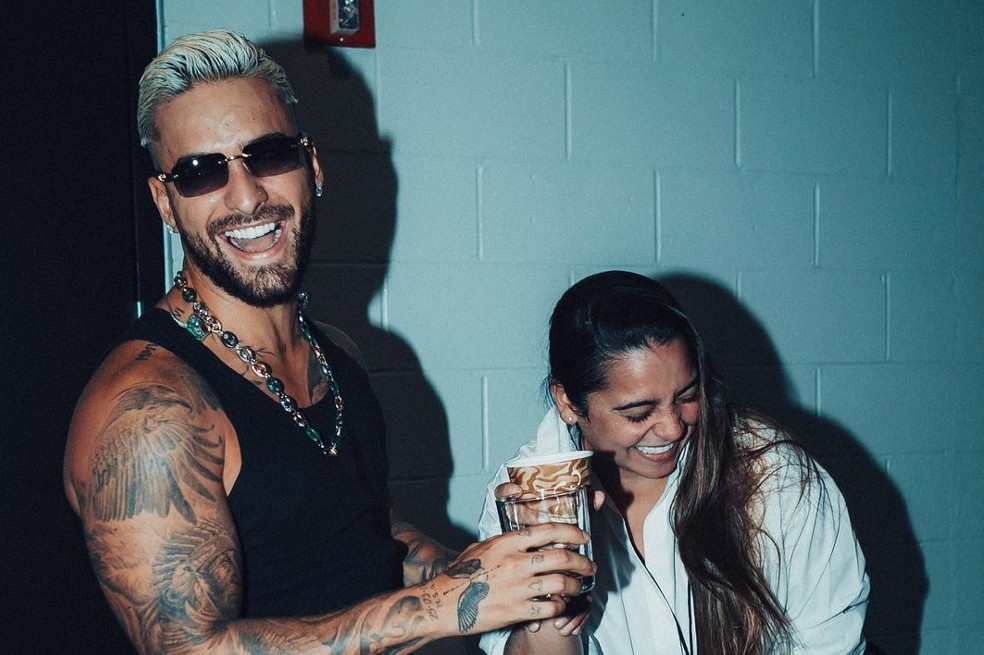 “Gracias papás… no me dieron solamente un hermano, ME REGALARON A MI MEJOR AMIGO”, escribió en una publicación junto a una foto con Maluma, pues han demostrado ser muy unidos. Manuela lo ha apoyado en todos sus proyectos desde que era un niño.