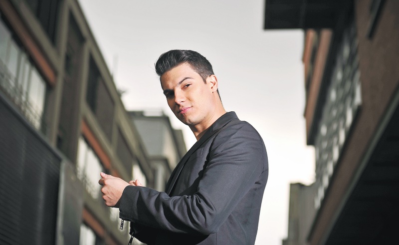 Pipe Bueno se salió de casillas en pleno concierto e insultó a quien agredió a su primo