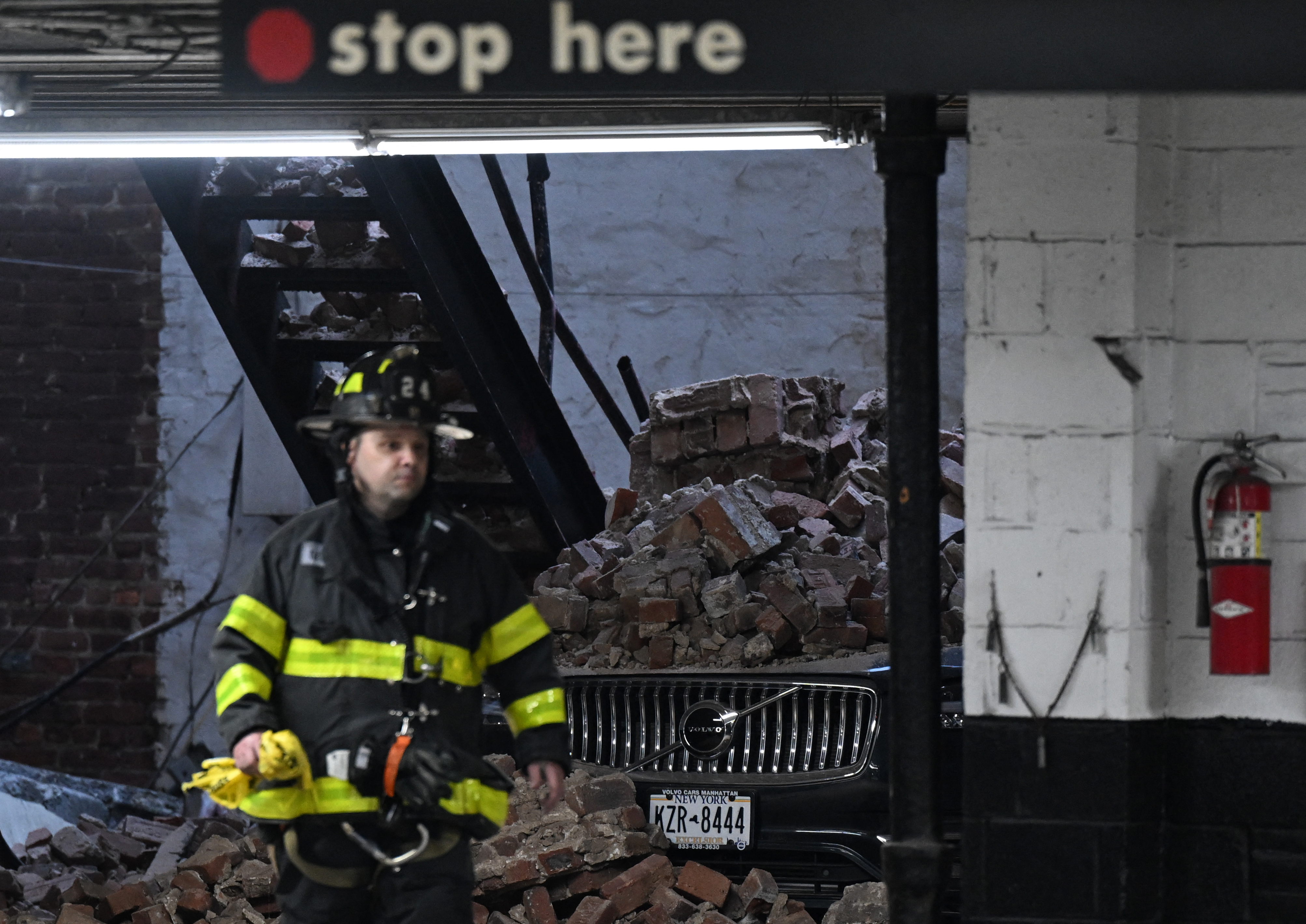 El colapso de un parqueadero en Manhattan dejó un muerto y cinco heridos
