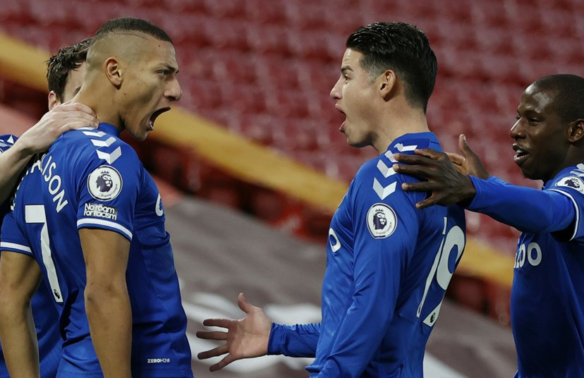 Con asistencia de James, Everton le ganó el clásico al Liverpool