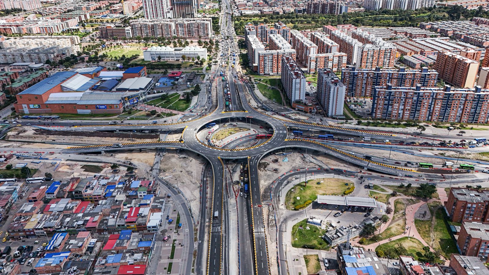 Habilitan parcialmente glorieta en la Av. Ciudad de Cali con Américas para tráfico mixto
