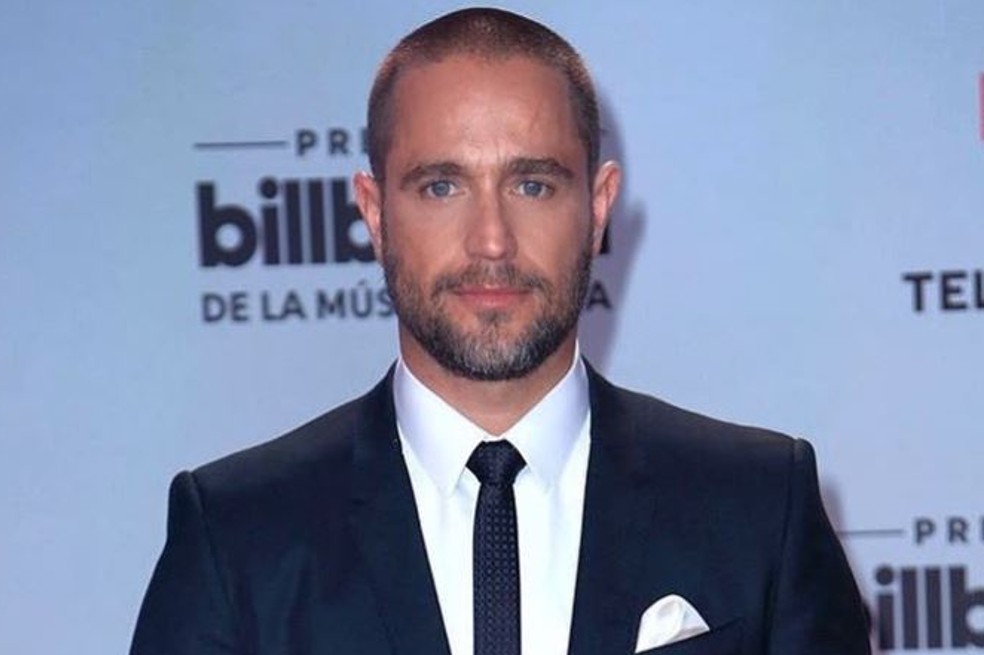 Siempre que publica cada una de sus fotos, sus seguidoras no pueden evitar halagar su sonrisa, su porte y, por supuesto, sus ojos azules. “Me enamora este hombre”, “esos ojazos”, “eres muy guapo”, “te amo Franco Reyes”, “me enamoré”, son algunos de los comentarios que le dejan las usuarias en su cuenta e Instagram.