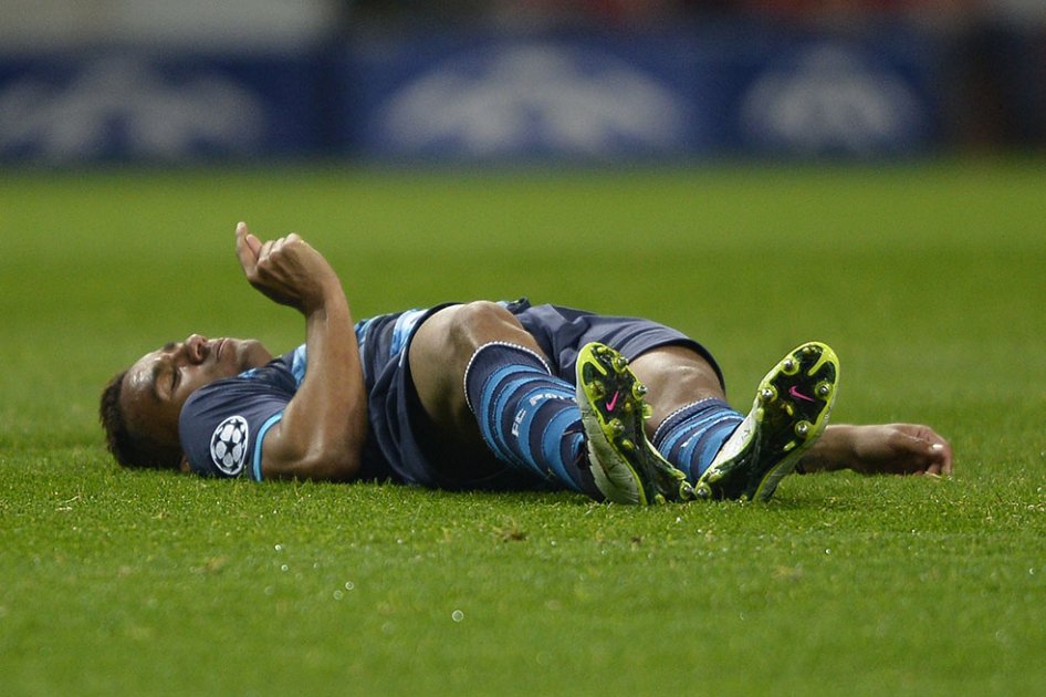 Por un choque, jugador del Porto fue retirado en ambulancia