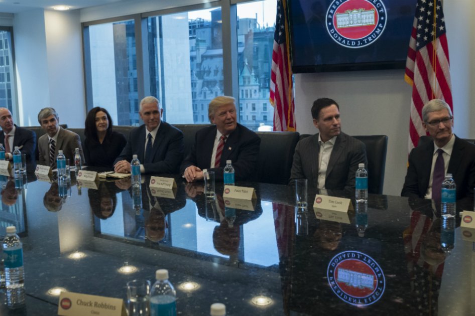 Entre amores y odios: la relación de las empresas de tecnología con Trump