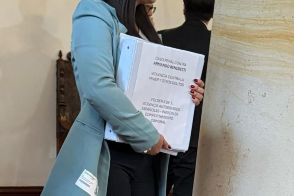 Esta es una de las capetas del caso que la canciller Laura Sarabia mantiene con el ministro Armando Benedetti.
