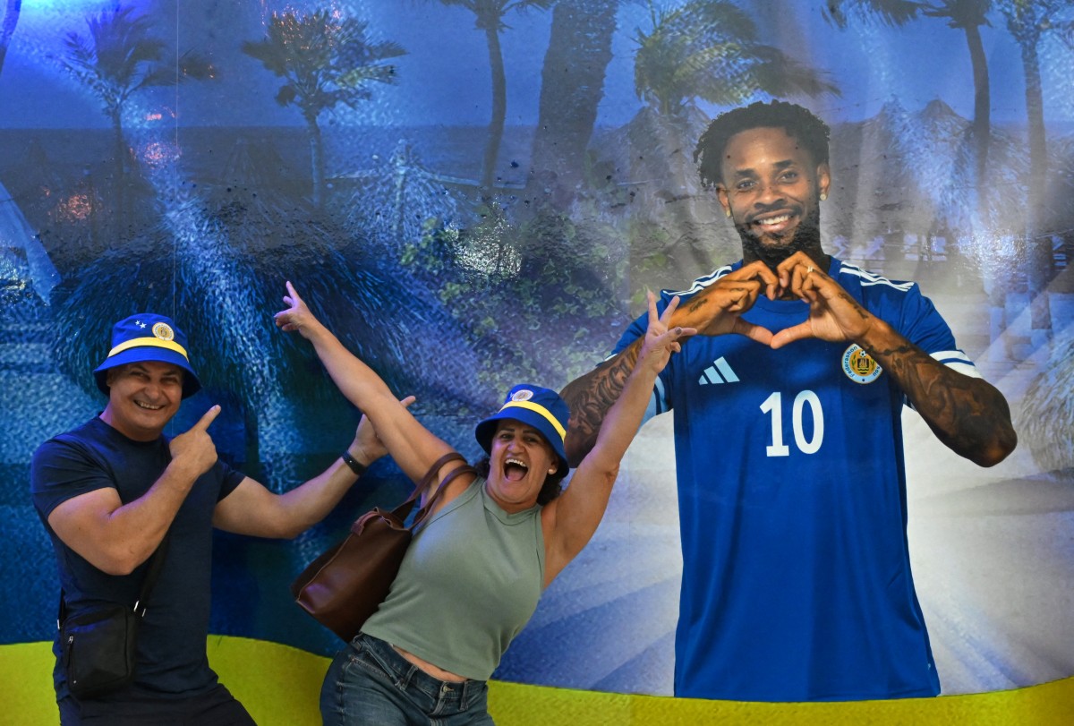 Curazao, el país más pequeño en clasificar al Mundial, celebra entre fútbol y playas