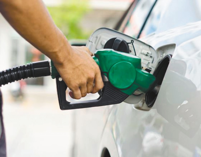 Oficializan alza de $200 en el galón de gasolina para diciembre