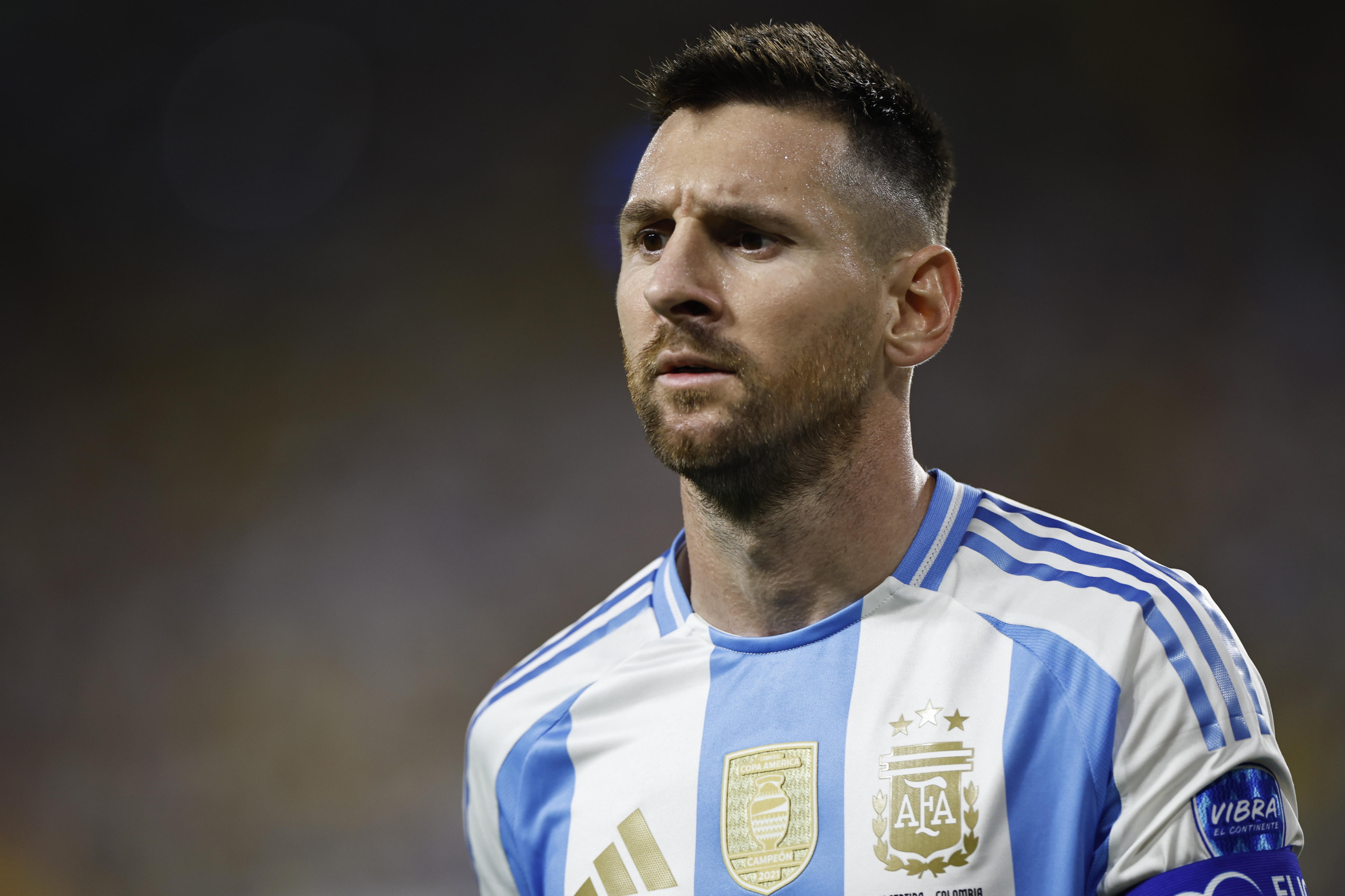 ¿Culpan a Messi por cantos racistas? Sigue la polémica por el video de Enzo
