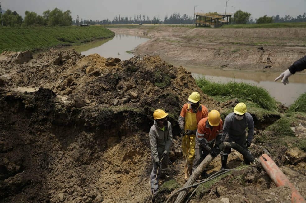 Se desmontará puente peatonal en Chía para arreglar daño de tubo madre de agua