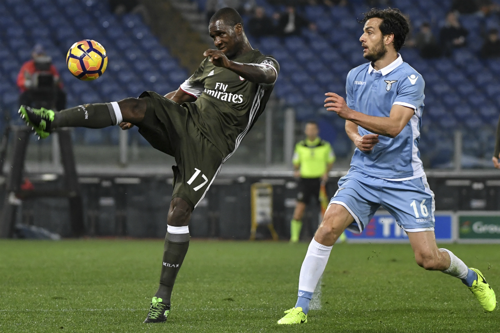 Sin Bacca pero con Zapata, Milan igualó con Lazio en la Serie A