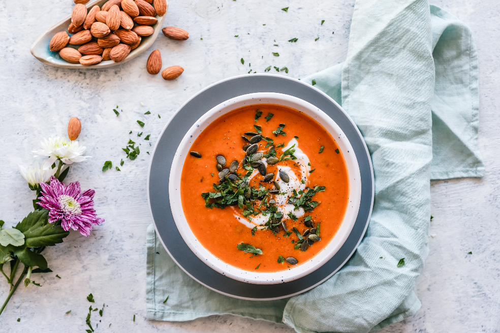 Crema de tomate con queso mozarella