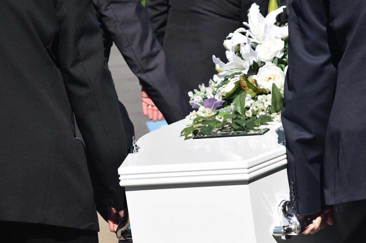 La SIC investiga a 86 funerarias por cobros irregulares a víctimas del COVID-19