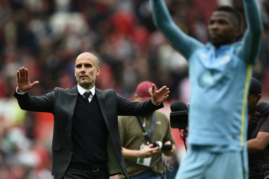 Guardiola gana a Mourinho el derbi de Mánchester y el City lidera la Premier