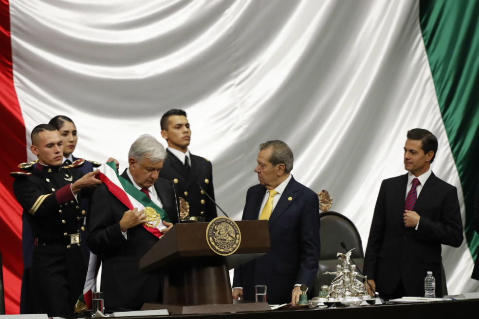 México inicia histórico cambio con izquierdista López Obrador